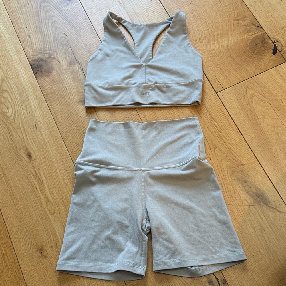 Set active size small both Sports Bra and shorts Set